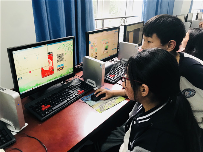 学生互帮互助.jpg