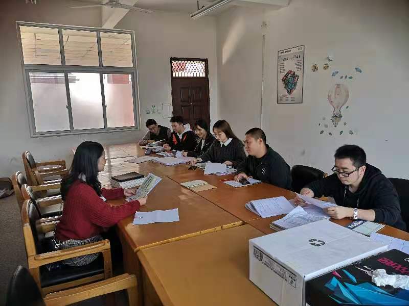 初三数学组半期成绩分析会.jpg